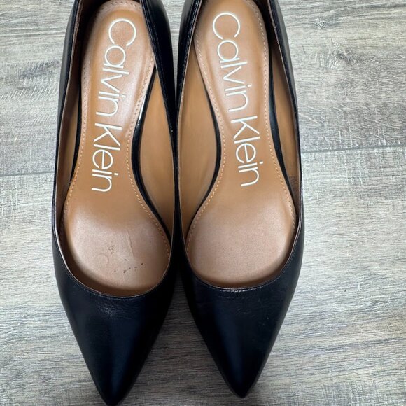 Calvin Klein Gabrianna Black Leather Pumps Women's Size 9.5 - Picture 2 of 7